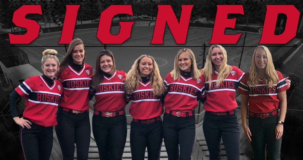 NIUSoftball's tweet photo. Huskie Nation! Help us in welcoming our newest Huskie pups to the family!! #Classof2024 #NationalSigningDay #NSD19
Pictured from L to R: Skye Grant, Emily Dato, Claire Norred, Courtney James, Ellis Erickson, Kenzie Jamieson, and Jenna Nink! https://t.co/HMhAdaufWw