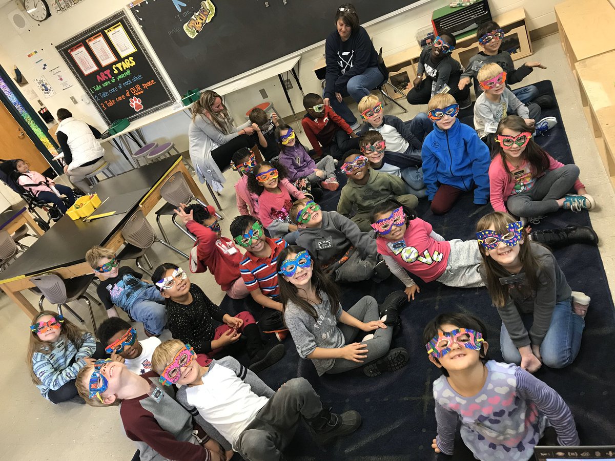 barnes1stgrade's tweet photo. Our class made “Art Specs” today in art class so we can see different kinds of art as we toured the building. #WEareLakota @SHAWNEE_ECS https://t.co/2b2mqtOZhW