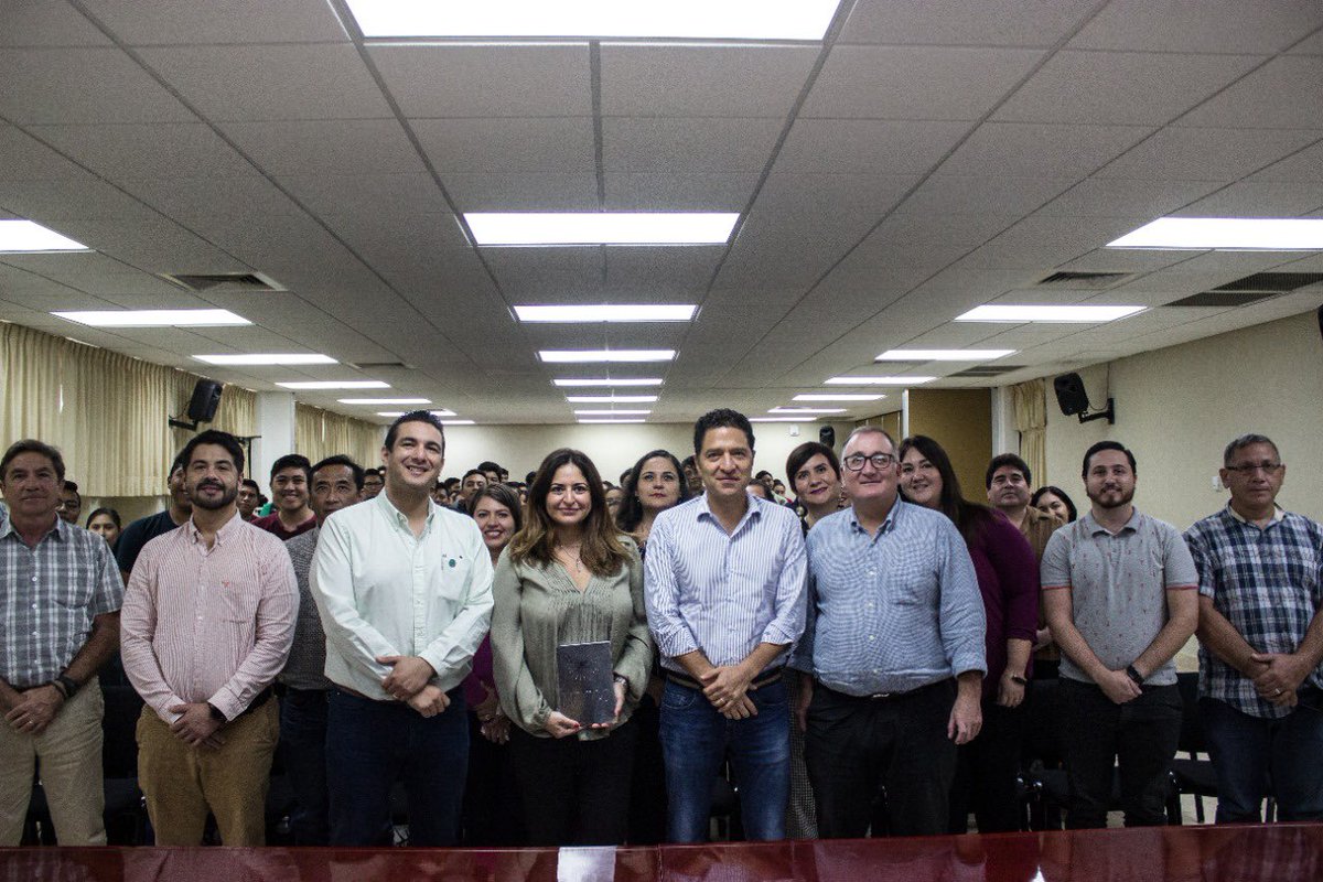 ¡Agradezco el legítimo interés de <a href="/a_legorreta/">Alejandro Legorreta</a> por impulsar al talento en Yucatán al compartir su vida y experiencias para inspirar a tantos jóvenes que absorbieron todos los ejemplos compartidos con gusto!