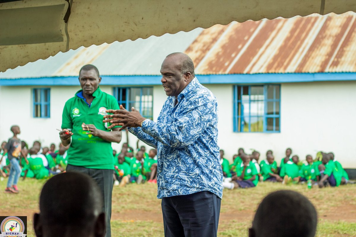 RusingaF's tweet photo. #TBT Samwel Owino Wakiaga giving a speech at the Environmental Day that was held in September this year.
📸Maureen_mbingu
#RusingaGoGreen
#TembeaKenya
#TwendeRusingaIsland
#RusingaIslandSportsandCulturalFestival2019 https://t.co/1hgSW0bqbr