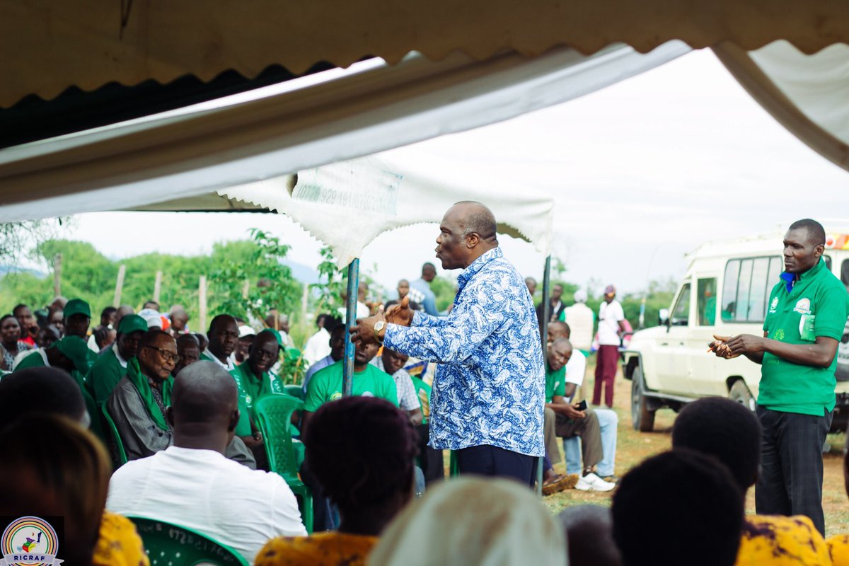 RusingaF's tweet photo. #TBT Samwel Owino Wakiaga giving a speech at the Environmental Day that was held in September this year.
📸Maureen_mbingu
#RusingaGoGreen
#TembeaKenya
#TwendeRusingaIsland
#RusingaIslandSportsandCulturalFestival2019 https://t.co/1hgSW0bqbr