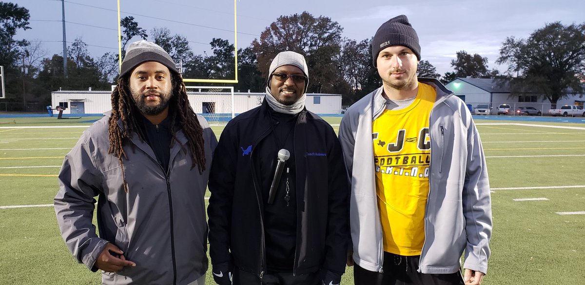 TylerLionsFB's tweet photo. Thanks TJC Football for visiting with @RicklanHolmes about our College Football Prospects, they are excited to get to know more about your school & football program. #StraightLineRecruiting
#LionsPride #JTD #TTP #JTF2CFB #JTFRecruitingProcess #GetNoticed #RecruitJTFootball https://t.co/zyv1lo9dtV