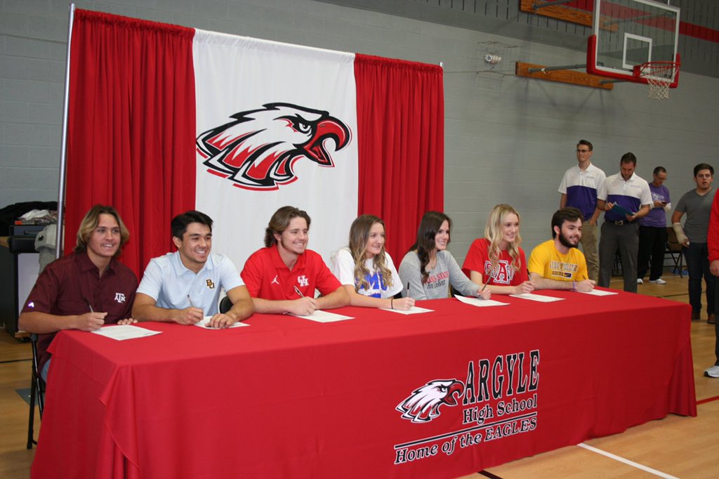 bohogeboom's tweet photo. Dreams turning into reality! Officially a coog🐾🐾 @UHCougarBB https://t.co/Fwux71ZnKJ