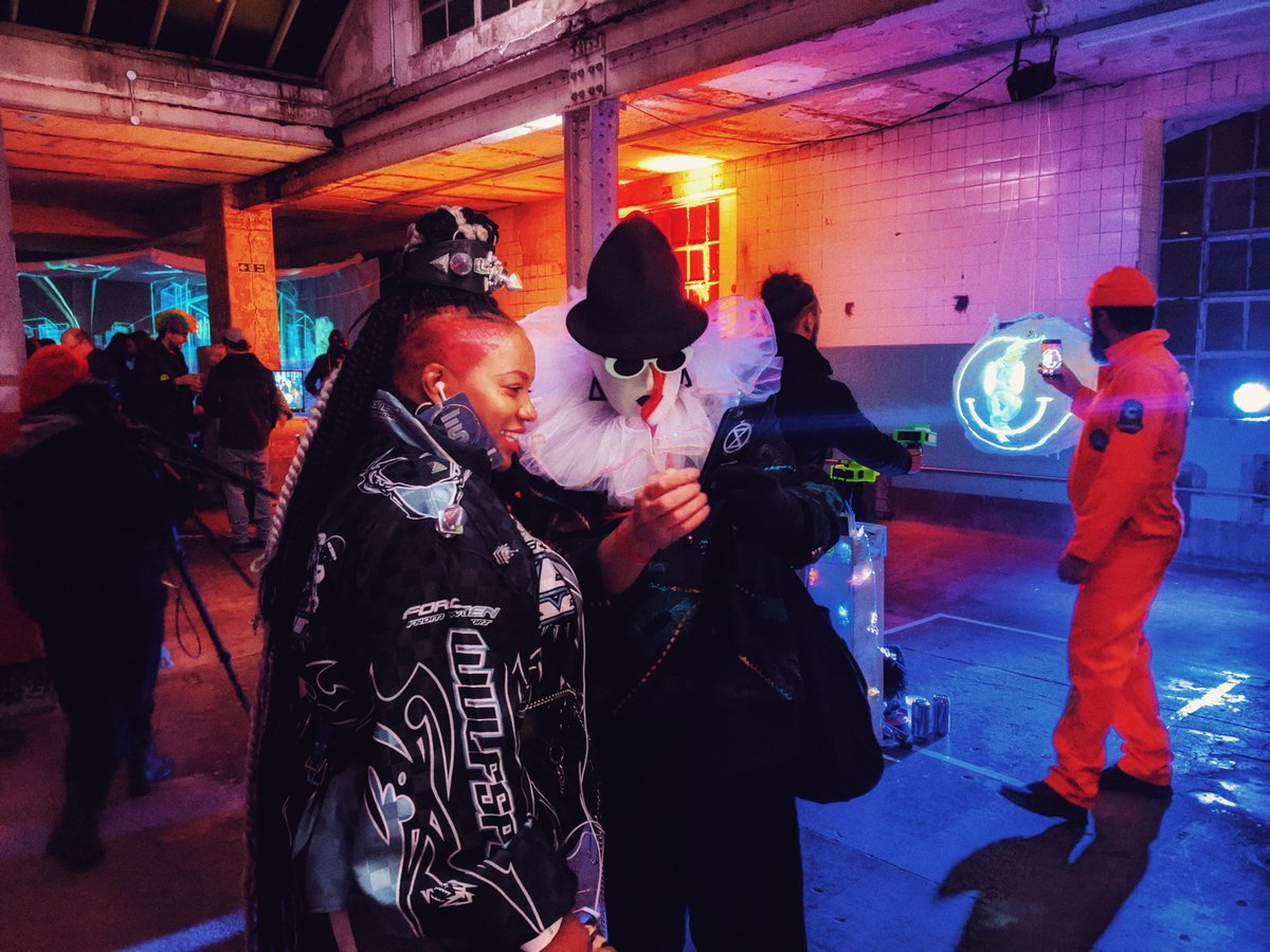 jamesemarks's tweet image. No Boundaries 👽

Fantastical night &amp;amp; gathering at #ModernPanicX

#FeelIt #QuestionEverything #NoBoundaries

@VRScout @TwistedCM @Euqinom7Designs @Hallidonto @thesimonboswell @RevOfCalculon @BoomtownFair @dannyrampling @thirdmindcreate @fionacartledge 🔮🌻😉