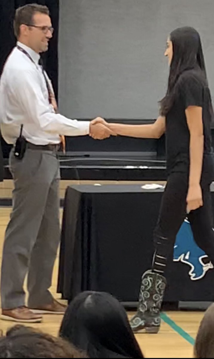 MissEstrellaOT's tweet photo. So glad to be recognized by my school and to be awarded the Honor Roll award for being at the top of my grade in academics!!
#risewitheducation #MAZOT #MAOT #MissestrellamountainsOT2020 https://t.co/bz7wAggJ7z