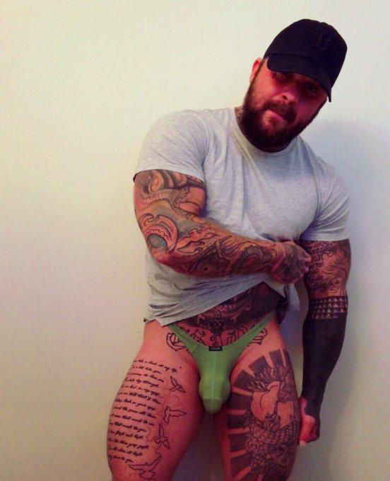 proj_durden_'s tweet photo. Horny? https://t.co/hQRzplhnI6