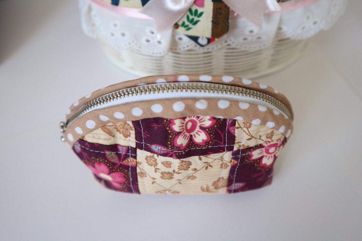 Yarnsewmade's tweet photo. My first hand sewn zipper. 😃I know it’s not perfect but I’m happy with the result.
✂️🧷 🧵 #handsewn #coinpouch #projectpouch #zippercoinpurse #zippercoinpouch #projectbag #handmade #patchworkquilt #quilt #sew #sewingproject #sewingmakesmehappy https://t.co/qcm66o1HdS