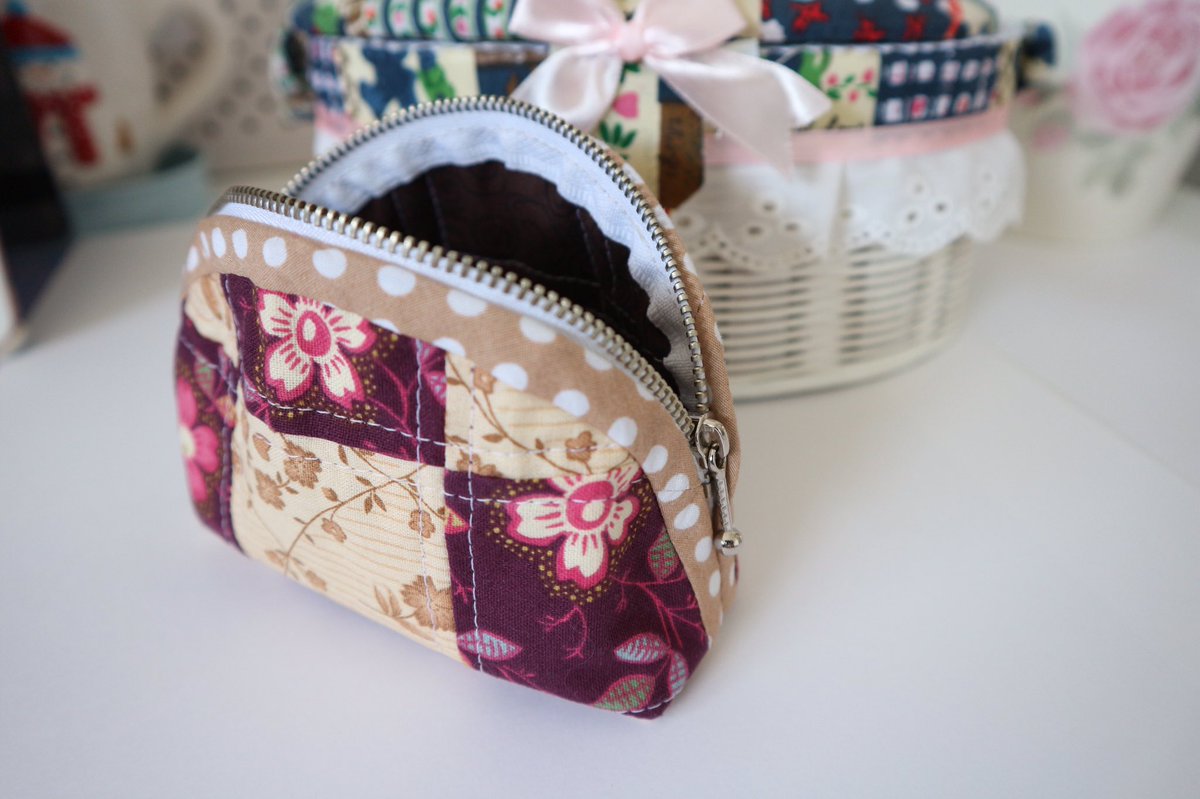 Yarnsewmade's tweet photo. My first hand sewn zipper. 😃I know it’s not perfect but I’m happy with the result.
✂️🧷 🧵 #handsewn #coinpouch #projectpouch #zippercoinpurse #zippercoinpouch #projectbag #handmade #patchworkquilt #quilt #sew #sewingproject #sewingmakesmehappy https://t.co/qcm66o1HdS