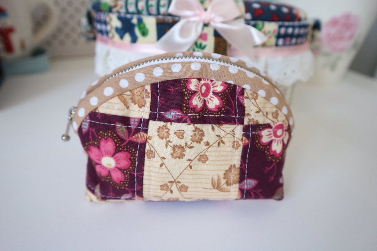 Yarnsewmade's tweet photo. My first hand sewn zipper. 😃I know it’s not perfect but I’m happy with the result.
✂️🧷 🧵 #handsewn #coinpouch #projectpouch #zippercoinpurse #zippercoinpouch #projectbag #handmade #patchworkquilt #quilt #sew #sewingproject #sewingmakesmehappy https://t.co/qcm66o1HdS