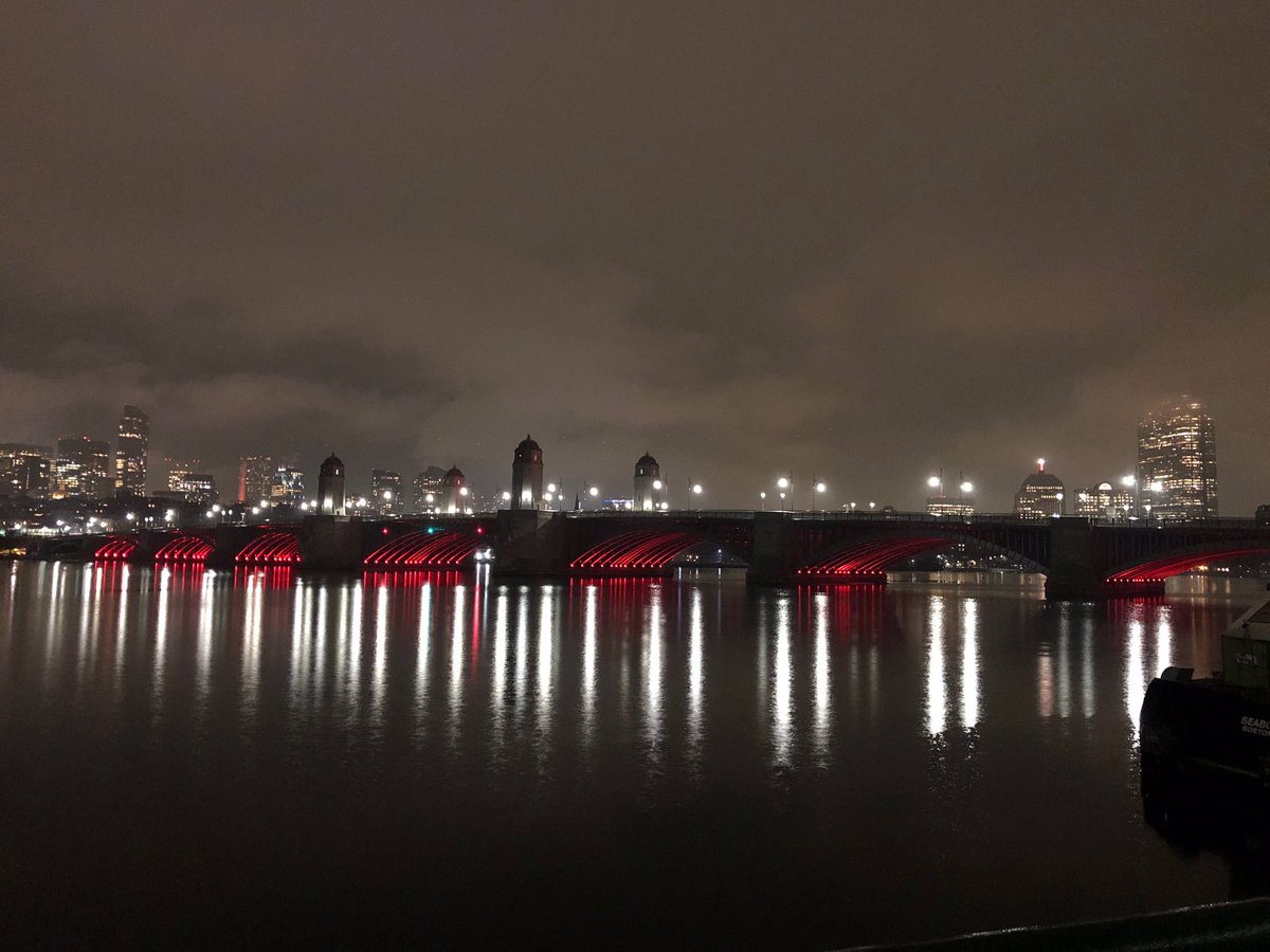 MayorJoePetty's tweet photo. Thank you to Mass DOT for lighting bridges across the commonwealth in memory of Lt. Jason Menard. https://t.co/F92Ydc7j7X