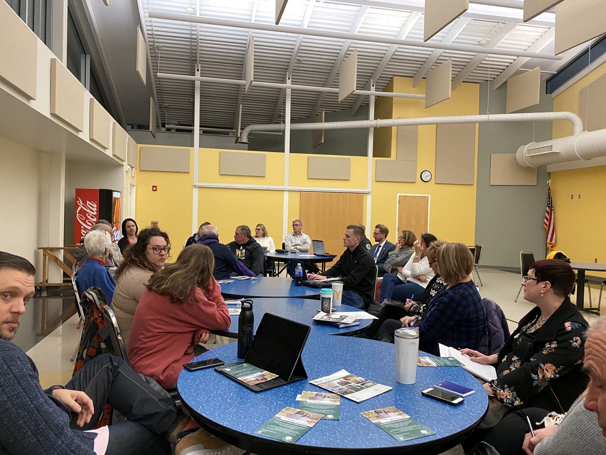 CarlVossDSM's tweet photo. Happy to be amongst such amazingly active residents here at the Drake Neighborhood Association Meeting.
#Drake #DesMoines #VoteVoss https://t.co/KTFzhnBj12