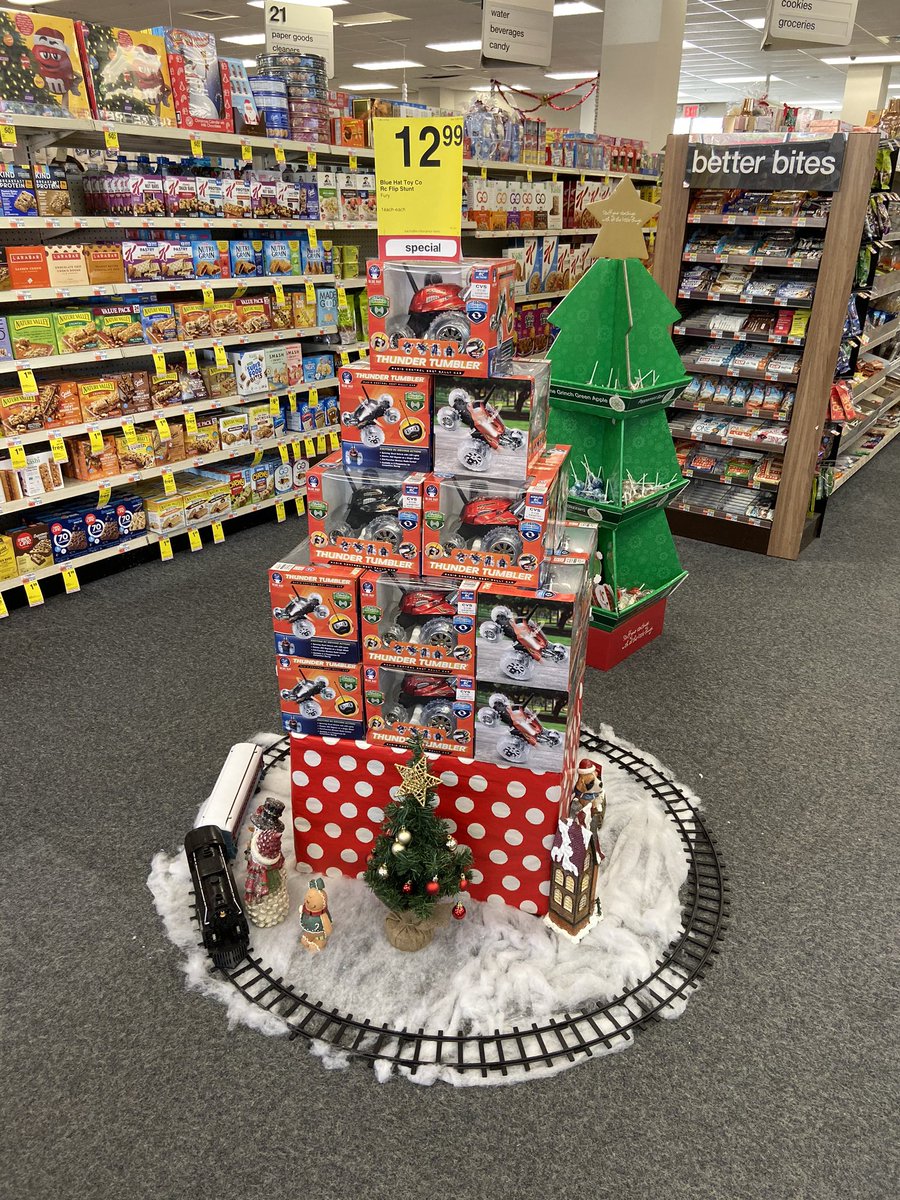 pralokt's tweet photo. Great Reindeer run in D7! Team did a fantastic job with merchandising! https://t.co/xX5ZTH83gr