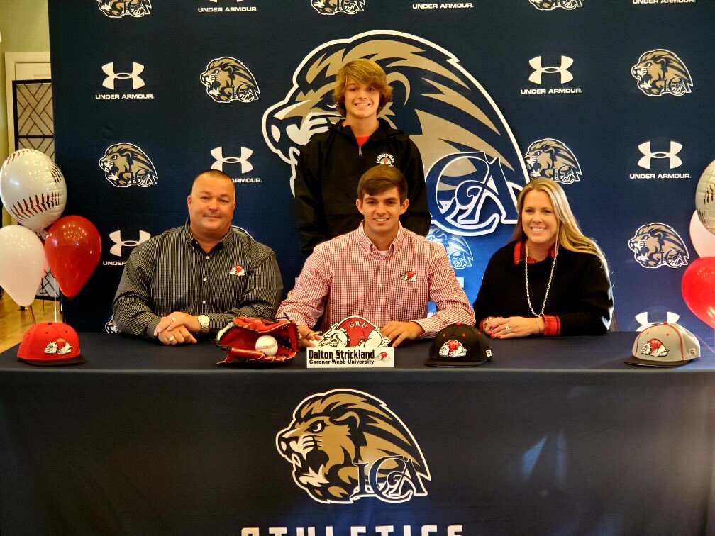 DaltonStrickla7's tweet photo. Signed. Officially part of The Gardner-Webb Runnin’ Bulldogs Family. https://t.co/I9tBPjpbOq