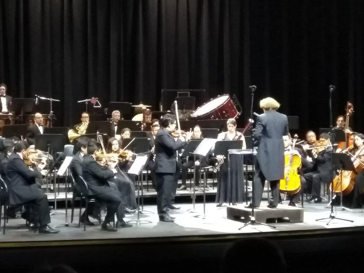 SinfonicaCuenca's tweet photo. ¡Con la Sinfonía Concertante de Joseph Haydn y la participación de #XavierMora #GermaniaGallegos #YacksonSánchez y #SilvioPaccha inicia el concierto de la @SinfonicaCuenca bajo la batuta de #MichaelMeissner! #47AñosPasiónporlaMúsica #AmamosloqueHacemos https://t.co/kIJYzVpIUC
