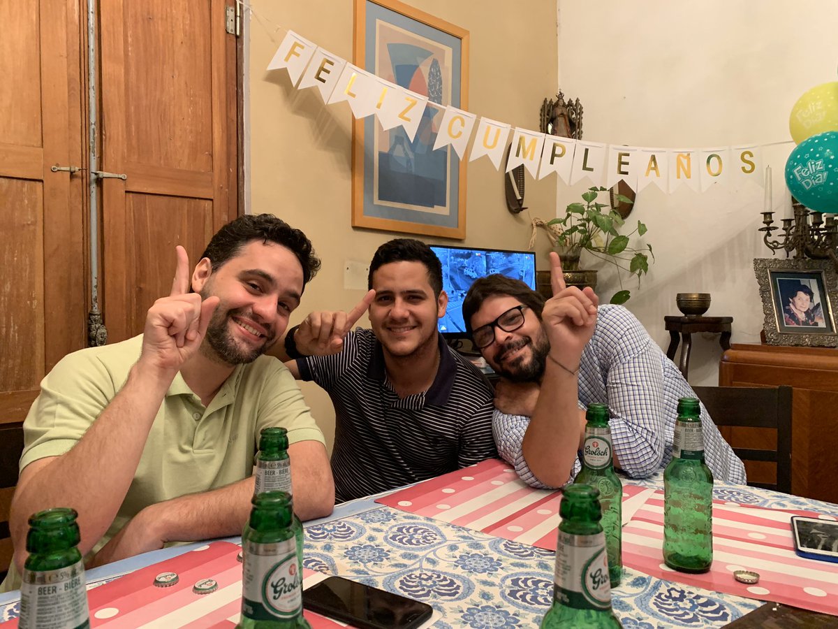 LenguasLocasPy's tweet photo. 👅🌀Encuentro casual con el gran Ferro (#khyron y @patjurassic...(una más y nos vamos)

#lenguaslocas #rockandroll #pepelo #jorge https://t.co/Nj5l8uP3YR
