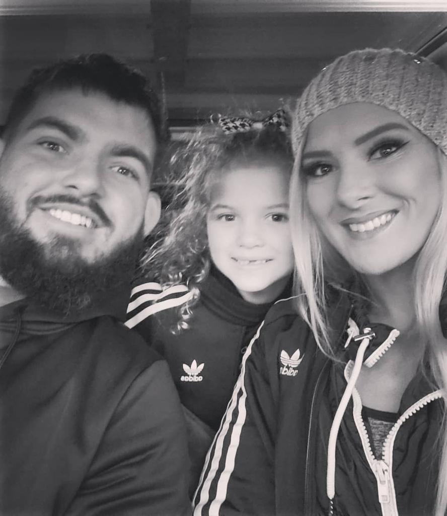 LimitlessMacey's tweet photo. Making towns with hot cocoa, coffee and late night post show pizzas.βπ
#LikeALady #WWEGermany #LimitlessLady #MamaMode #Family #Blessed #Thankful https://t.co/sNj4kS5DD5