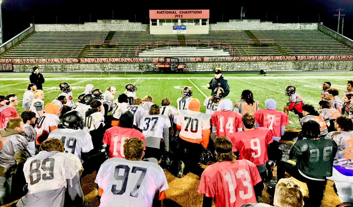 Coach_AlJohnson's tweet photo. Rivalry Week! Thank You Coach Walbrick for talking to the team about some of the long history of this game! Come see your Tigers play Saturday at 2:00pm in Durant! #FAMILY #WIN #BeatSE https://t.co/kKQagiaOI6