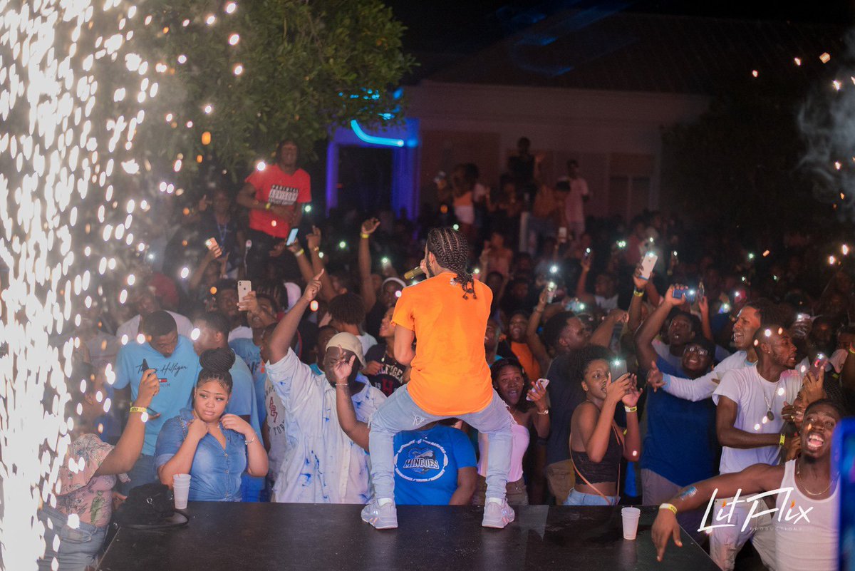 ovadosethedj's tweet photo. next level time 🗣 artist mode 👀🥵🔥 #GlobalDose #NotJustADJ #Performer https://t.co/IpbLZCzhak