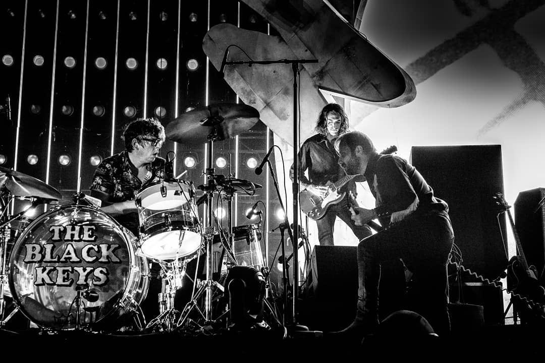 theblackkeys's tweet photo. ‘Let’s Rock’ tour 2019
📷: Todd Moffses
⚡️https://t.co/CZPw6NL3FD https://t.co/zvWmojlWtW