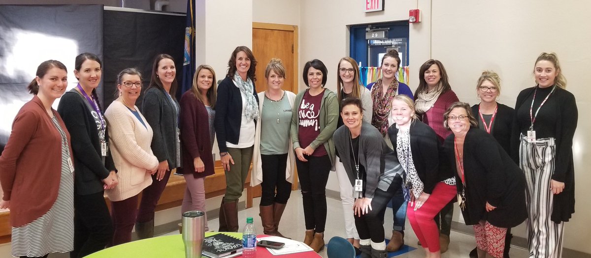 CheneyElem's tweet photo. It's a beautiful day in this neighborhood
A beautiful day for a neighbor
Won't you be mine?
Could you be mine?
Won't you be....my neighbor?

Celebrating World Kindness Day and honoring Mr. Rogers with our cardigans! #KindnessDay
#kindiscool https://t.co/rqMBur5FeP