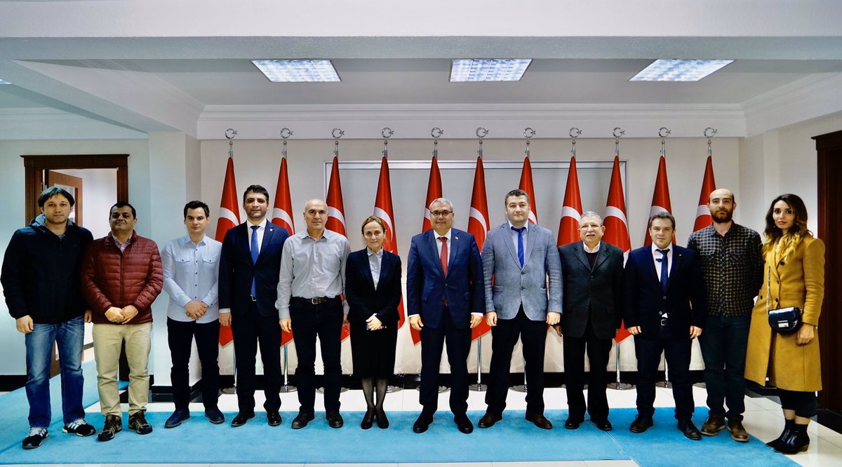 1-) Bugün Muş için sağlık alanında hep beraber tarihi bir güne tanıklık ettik. İstanbul'dan gelen Prof. Dr. Serap Aykut Aka ve ekibi ile Muş Devlet Hastanesi kalp damar cerrahi uzmanları tarafından İlimizde ilk defa başarılı kalp kapak ameliyatı yapılmıştır.