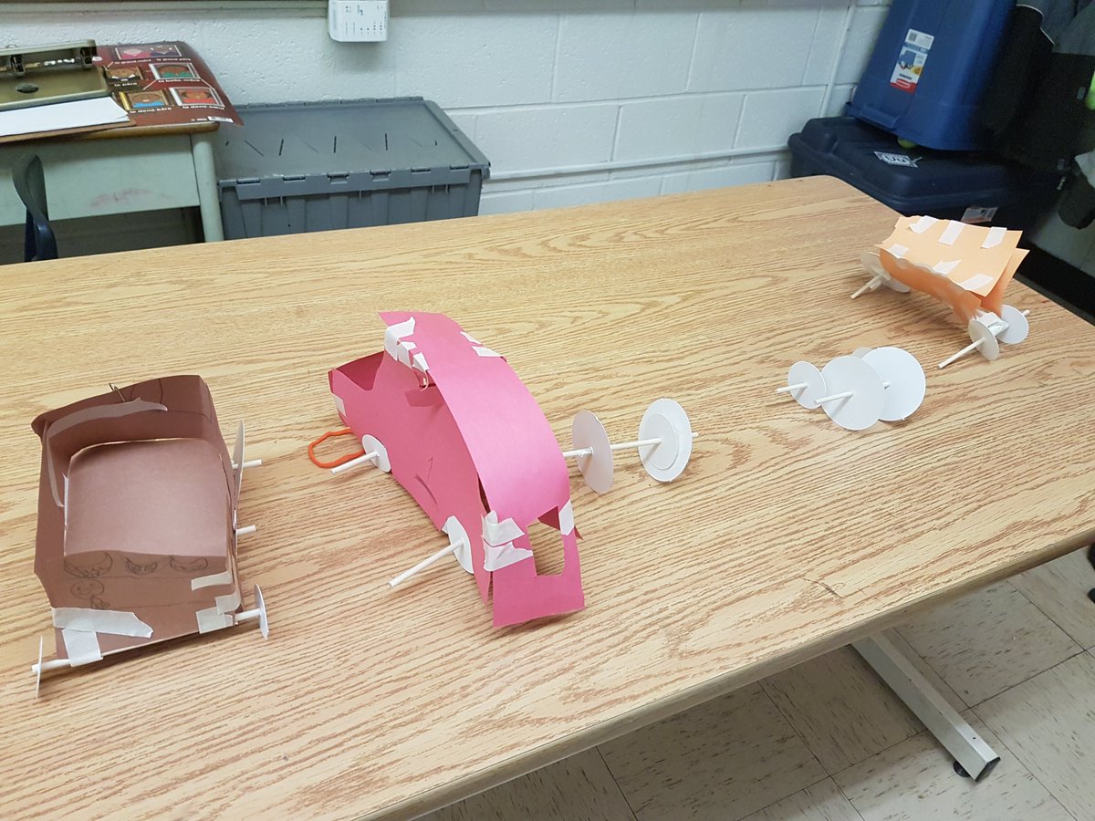 Gr. 1/2 #FrenchImmersion students <a href="/WGMillerSchool/">William G. Miller PS</a> exploring movement and structures by building their own car and testing it on a ramp #primary #STEM <a href="/TDSBScitechkits/">TDSB SciTech Kits</a>