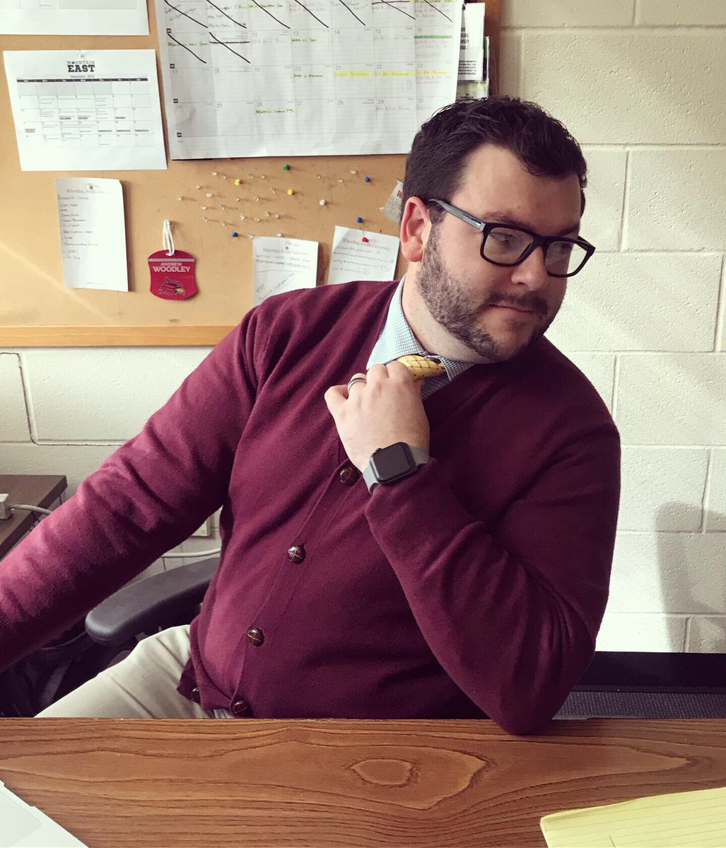 wheelingvb's tweet photo. Happy #worldkindnessday from our amazing SID, Andrew! #sweaterseason #mrrogers #bekind #bestSID #gocards https://t.co/46N0SNndOz