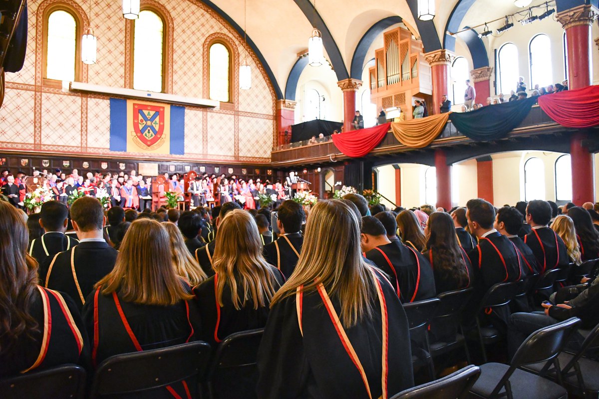 QUartsci's tweet photo. It may have been cold out today, but the sun was shining as we kicked off Fall Convocation. We are pleased to welcome the newest @quartsci alumni!
Cha Gheill!
#qgrad19 #queensu #queensalumni https://t.co/UwunObK2lN