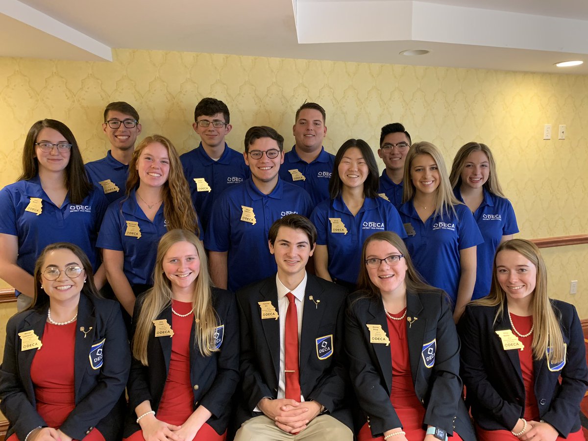 MissouriDECA's tweet photo. Meet the full team of DECA Officers ... great collaboration and training today!🔷❤️🔷 https://t.co/fIHJD4j6x1