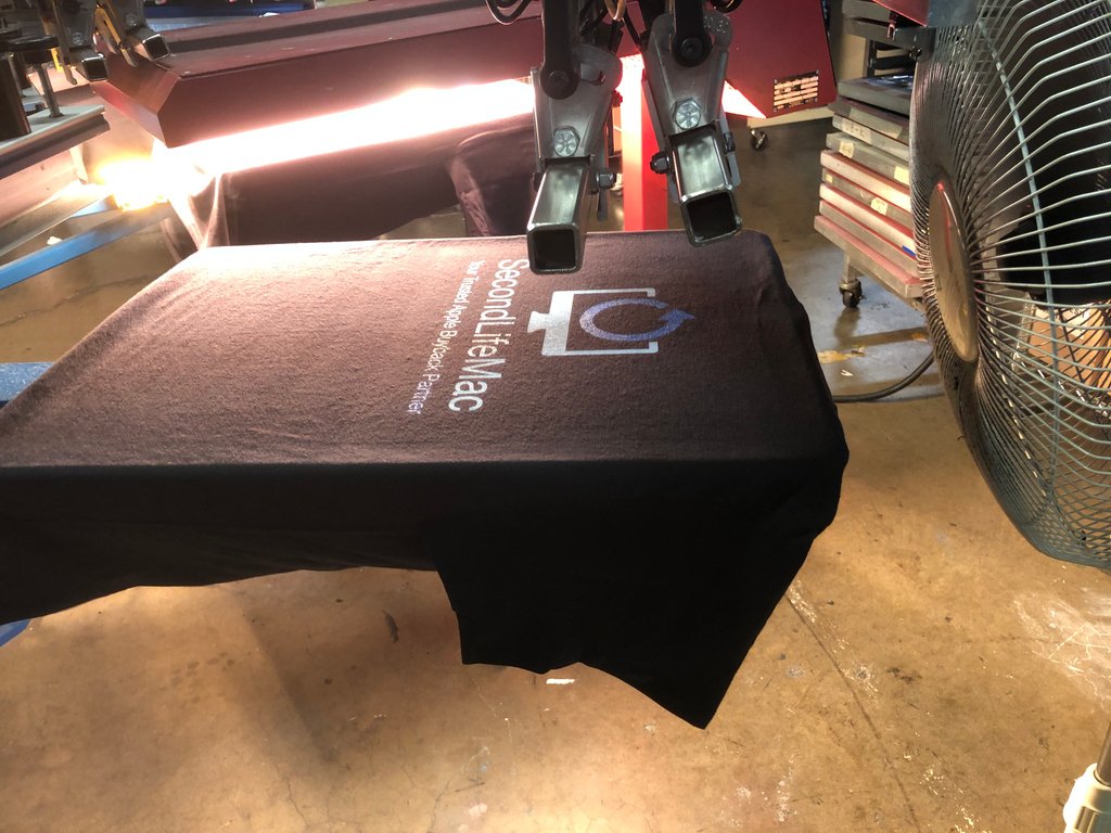 BarakBiz's tweet photo. Hot off the presses, hope our friends at SecondLifeMac enjoy their new shirts.

#CustomApparel
#CustomTShirt
#Silkscreening https://t.co/e5XGKfla6u