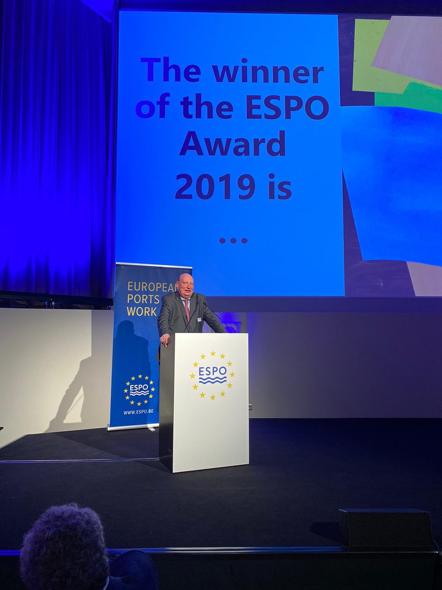 Transport_EU's tweet photo. DG Hololei @ESPOSecretariat award ceremony: “#Ports cannot thrive without the community that sustains them, and when the port thrives, so do local communities. Social media can definitely facilitate more direct &amp; interactive communication between the two.” ½ https://t.co/W4r1AXiRPE