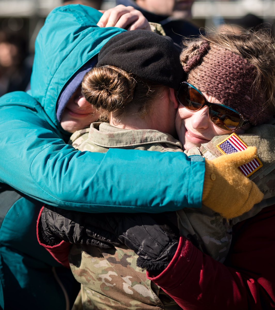 fortjackson's tweet image. #WednesdayWisdom
“Start where you are. Use what you have. Do what you can.￼￼” -Arthur Ashe

The 1-34th Family day finally arrives as families race to embrace for the first time since the start of @USArmy  #BasicCombatTraining.

#MeetYourArmy #KnowYourMil #MilitaryFamilies #HTGS
