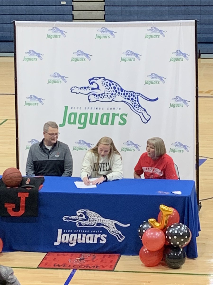 BSSGirlsBball's tweet photo. Congrats to these two seniors who signed their letter of intent today to play softball/basketball at the next level at William Jewell! #TEAM #GoCards @Jewell_wbb @jewellsoftball https://t.co/y82DmLeCyU