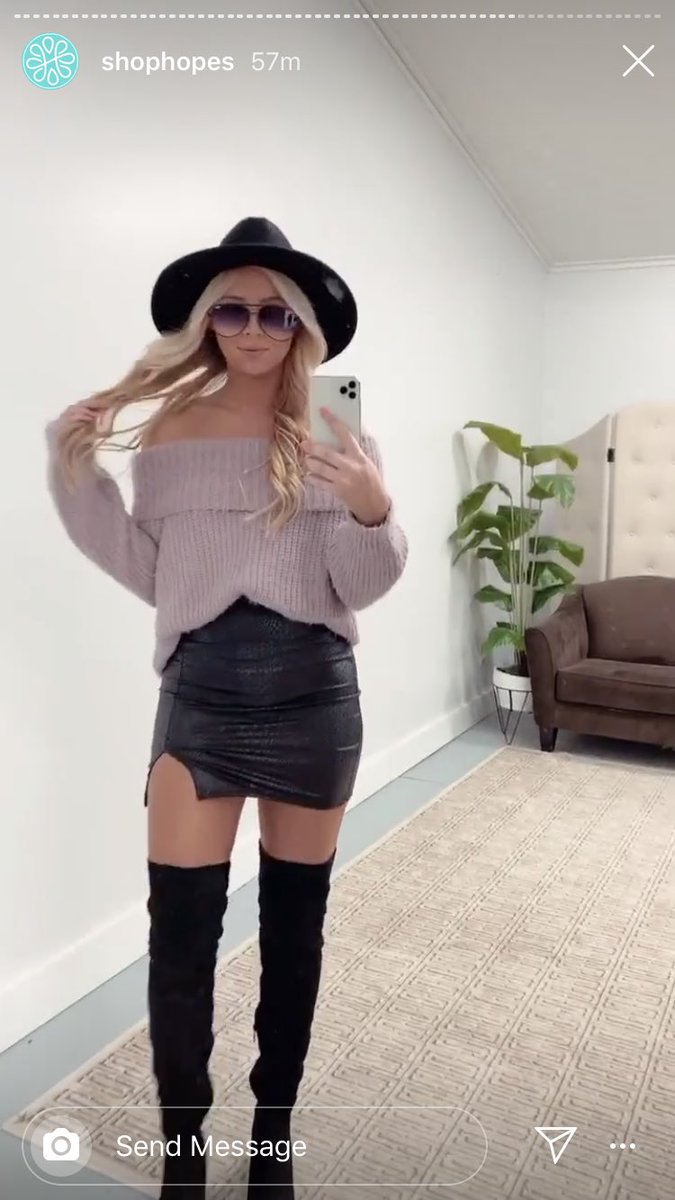 AbbeezInThaTrap's tweet photo. @shophopes319 this outfit is giving me life!! Always killin’ it! 🔥🔥 https://t.co/RC5xFgx5V7