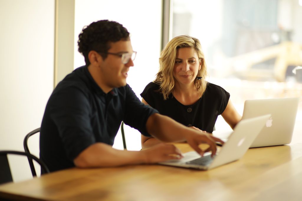 GKVisual's tweet image. Our business partners are also often our friends. We recently worked with our friends at @sarabozich on new team photos for their company rebrand. 

Head over to sarabozich.com to get a look at what's new, and see these photos in action! 

#gkvisual #artemotionstory