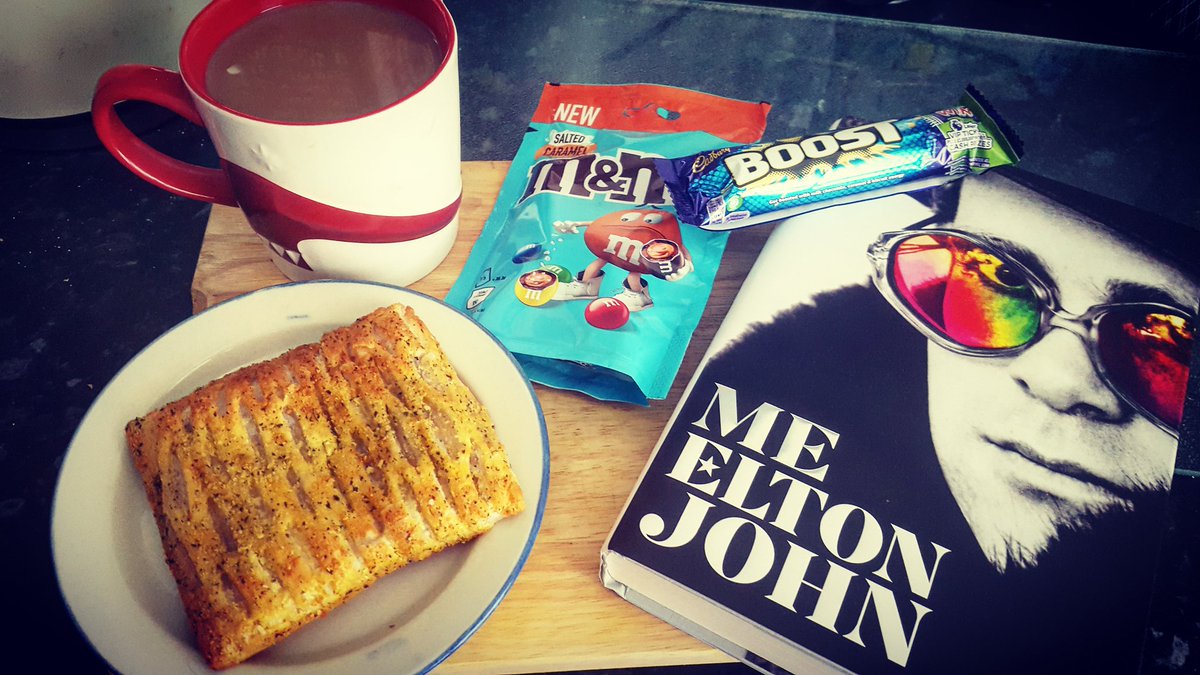 billyt501's tweet photo. This was how i spent my afternoon... #festivebake #greggs #boostbar m&m's ...and @eltonofficial ... chilled afternoon...with a great page turner... loving this book... been a great chill... ๐๐ https://t.co/Ntby7WIDjA