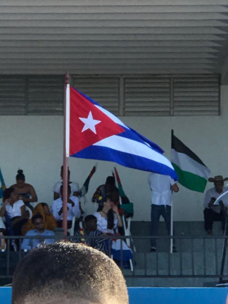 JuntaElam's tweet photo. Por la sonrisa de los pueblos #20AñosELAM gracias pueblo cubano, #ElamConFidel @DiazCanelB @BrunoRguezP @MINSAPCuba https://t.co/jiddGwjAS8