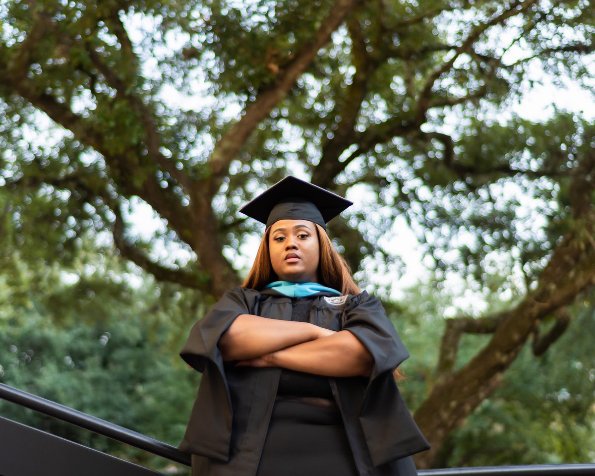 medflixszn's tweet photo. Opened my lens for a grad session and we Mastered it 🎓!

📸: Medron Visuals. 

#MedronVisuals #TxSU #MatersDegree #ZetaPhiBeta #BlackGirlMagic #WTYGrads #GradSZN https://t.co/aQ9AMIxGcY