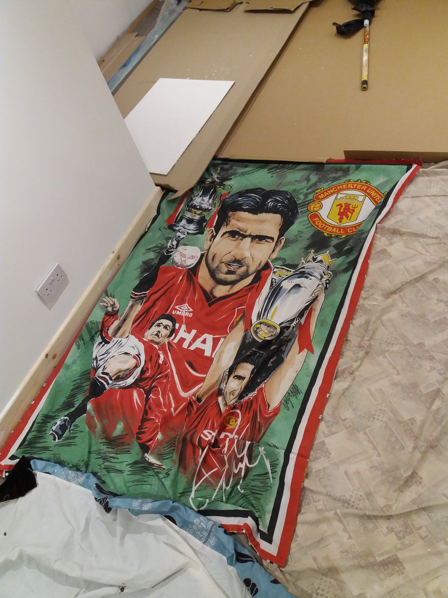 Muggerbass's tweet photo. Me brother @Sniffer74 is decorating and has some quality #dustsheets #oohaah #cantona https://t.co/F8JI21o5cH