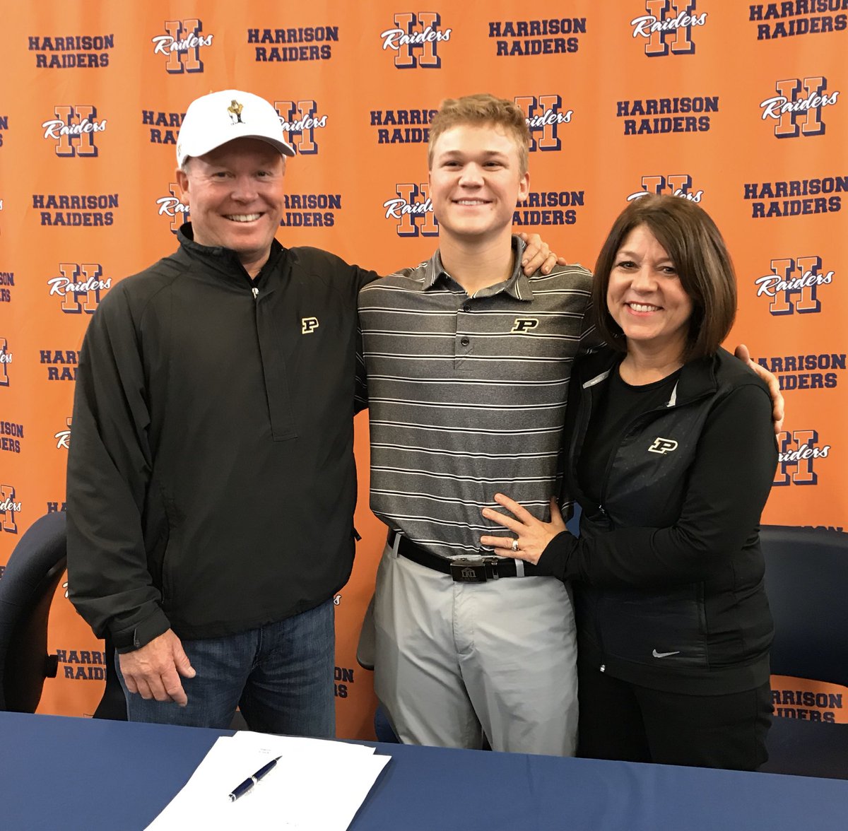 nic_hofman's tweet photo. Officially a Boilermaker🚂🚂 #NationalSigningDay #BoilerUp #PurdueGolf https://t.co/zokxSNVJVV