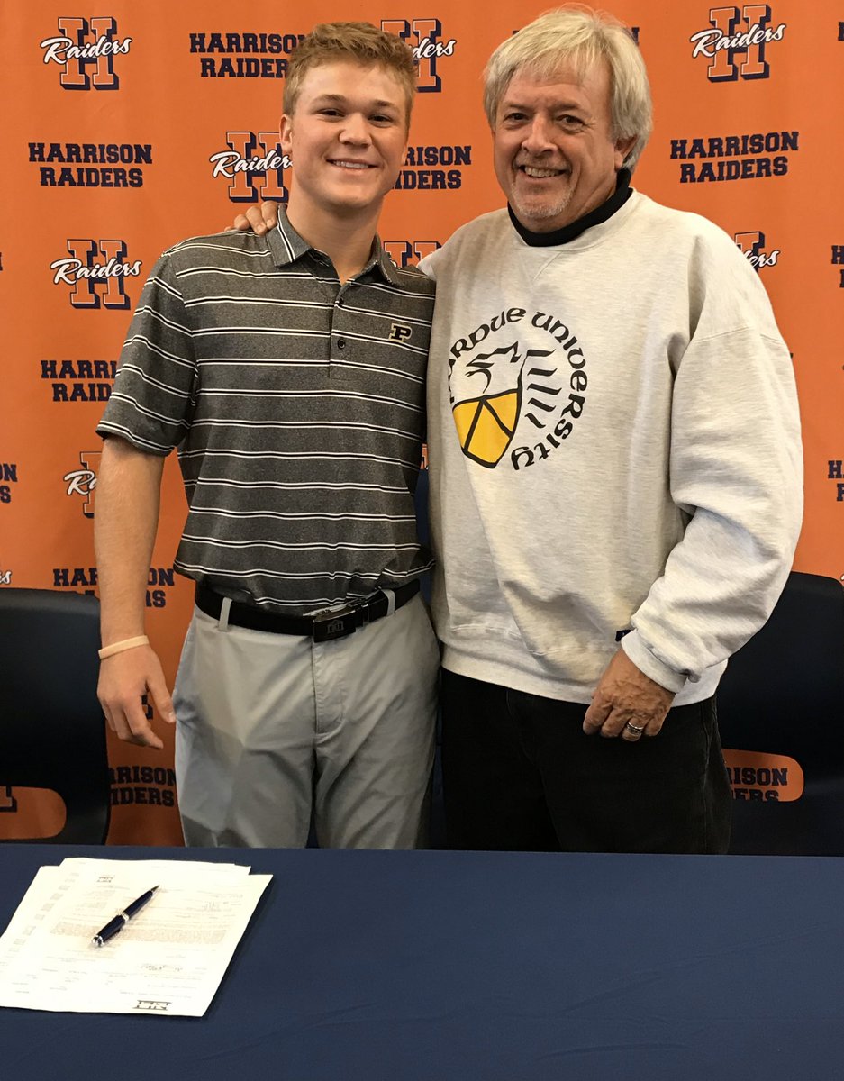 nic_hofman's tweet photo. Officially a Boilermaker🚂🚂 #NationalSigningDay #BoilerUp #PurdueGolf https://t.co/zokxSNVJVV