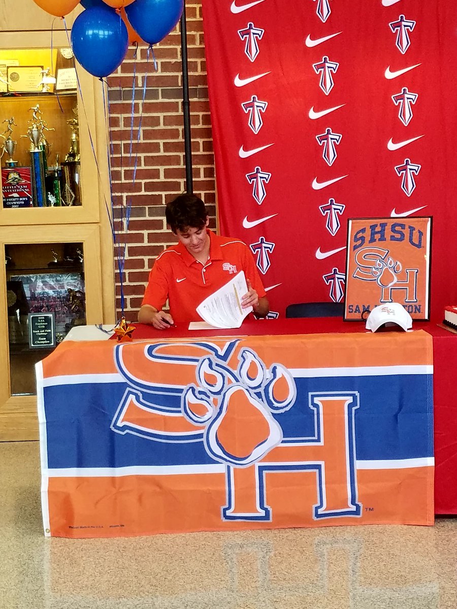Cen10titans's tweet photo. Congrats, Austin and Nathan, on an incredible National Signing Day!! #TitanGolf #TitanPRIDE #TitanNation https://t.co/TyvcV9k4Lc
