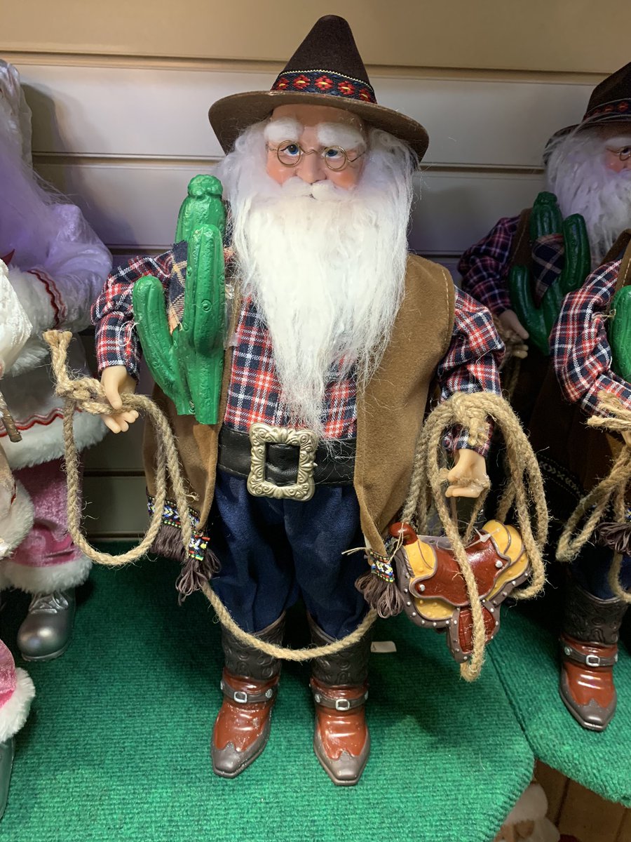 RileyEliseGable's tweet photo. It’s rodeo Santa. RT 4 good luck https://t.co/NrwSreNtw3