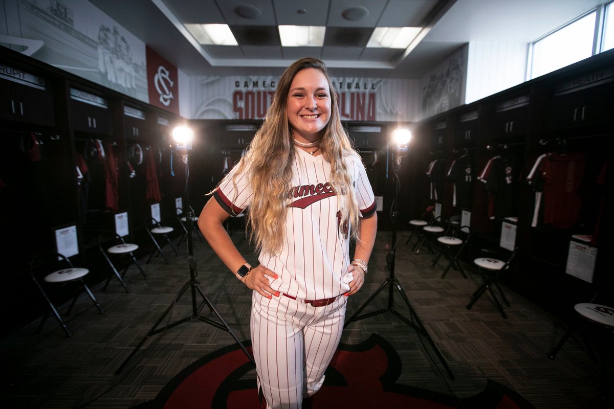 GamecockSoftbll's tweet photo. @skylar_brookee Welcome to the family! #OurSTATEment https://t.co/tamEcfJfD7
