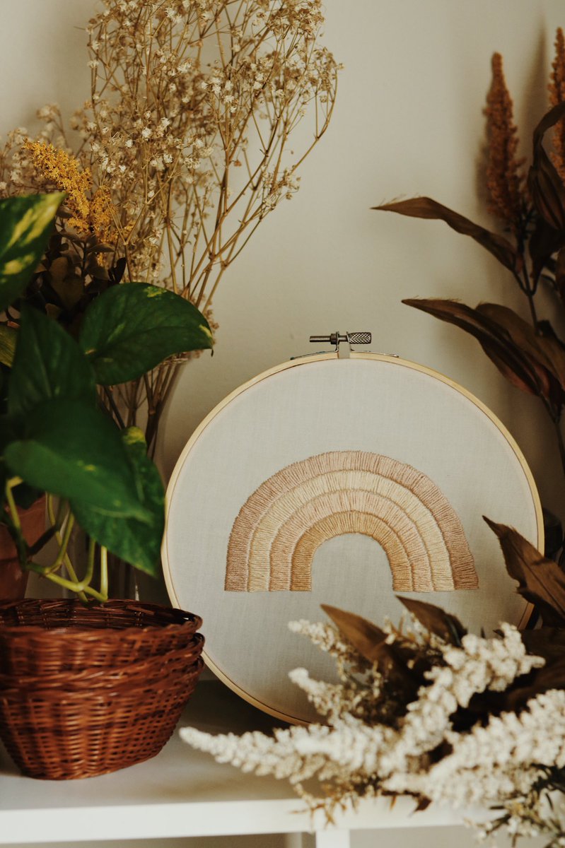oakandmarigold's tweet photo. the prettiest custom hoop!✨ lovvee these tones🌿 https://t.co/q0CtxWDSg9