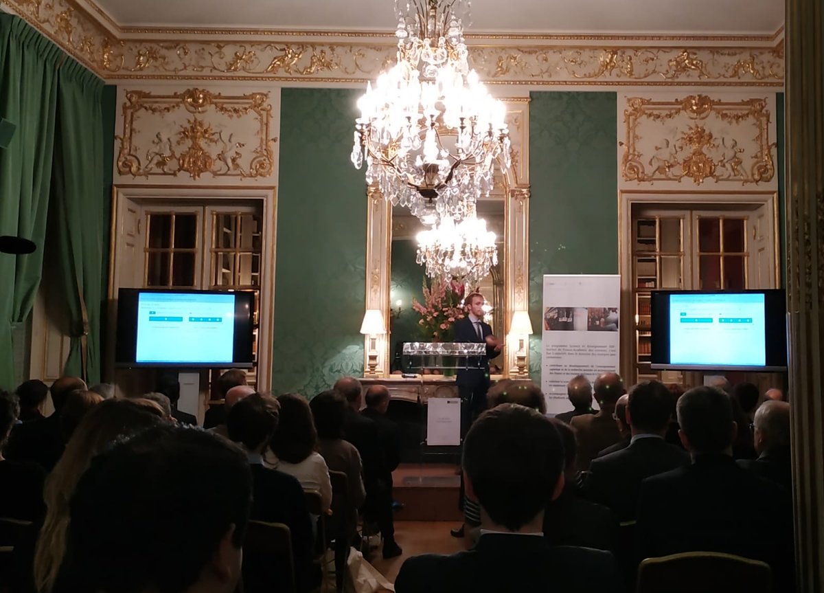 LJ_ISAE's tweet photo. Thibaut Lunet récompensé par le Prix Paul Caseau 2019 pour ses recherches menées au CERFACS et au DAEP #IsaeSupaeroAerodynamics @ISAE_officiel sur les "Stratégies de parallélisation espace-temps pour la simulation numérique des écoulements turbulents"   https://t.co/AMW7EaG4Yw https://t.co/CBVDfGm1d8