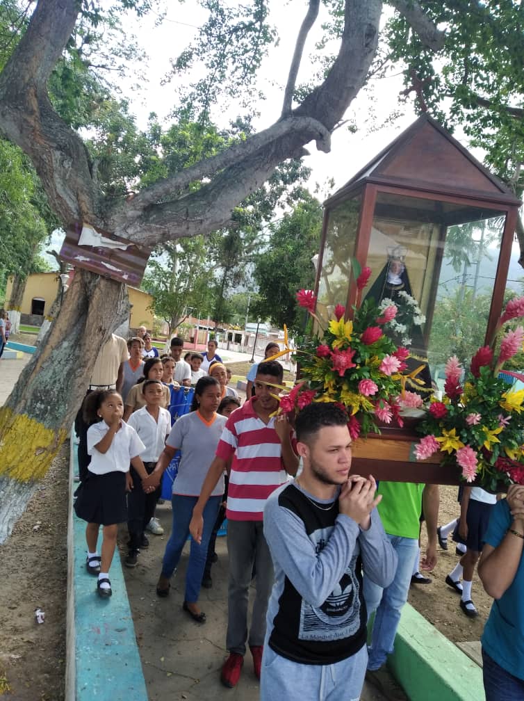 secretaria_cult's tweet photo. #RedDeCasasDeLaCultura de @secretaria_cult #apyo en la celebración del Día de la Vírgen Nuestra Señora del Socorro, en #Patanemo  #PuertoCabello #Carabobo 

#13Nov 

#BonoPazYFelicidad https://t.co/SWRAv7k7LM