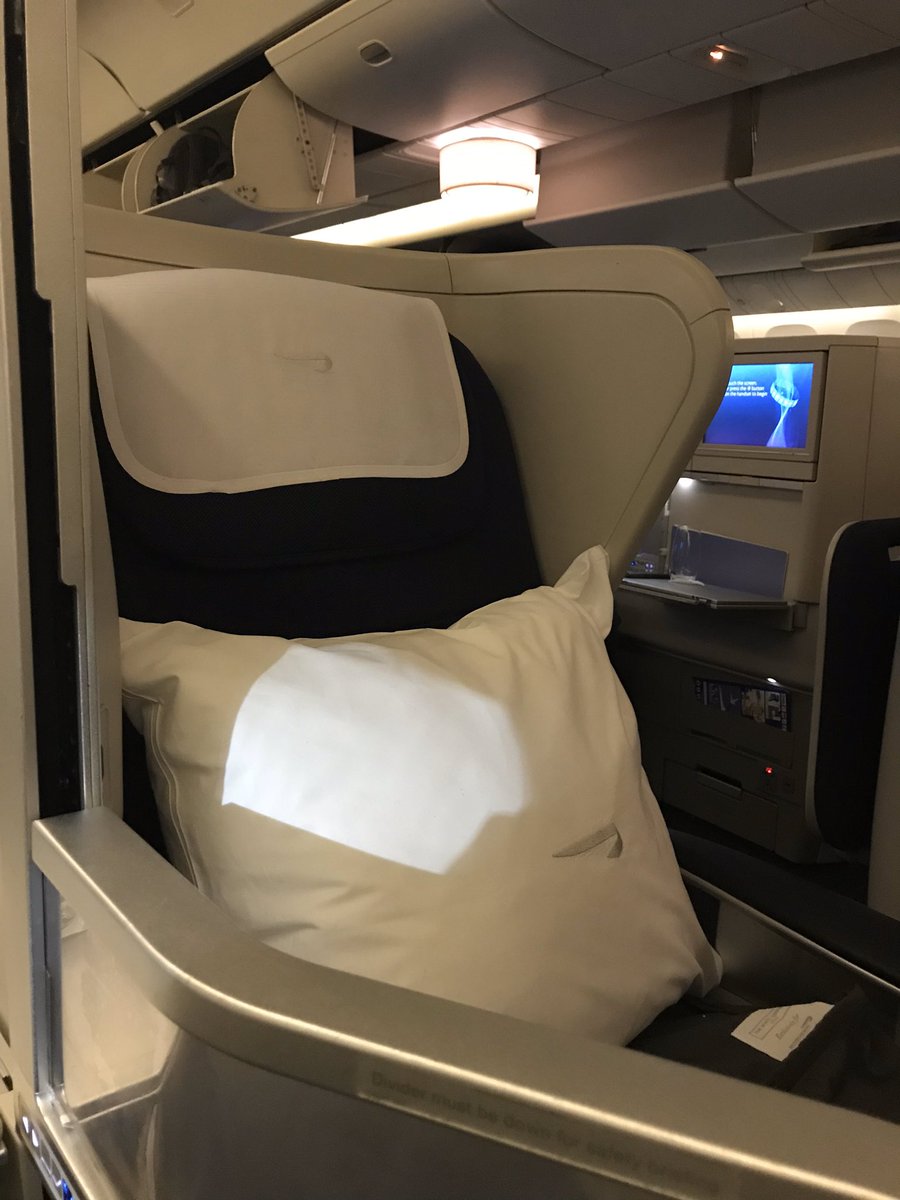 darloscott's tweet photo. So one year ago today I was preparing to depart on my first ever sole traveller long haul trip... leaving London for the wonderful city of Hong Kong! #oneyearmemory 
It was also my first experience of @British_Airways Club World in a long haul environment ✈️ https://t.co/PtxT6NHfYd