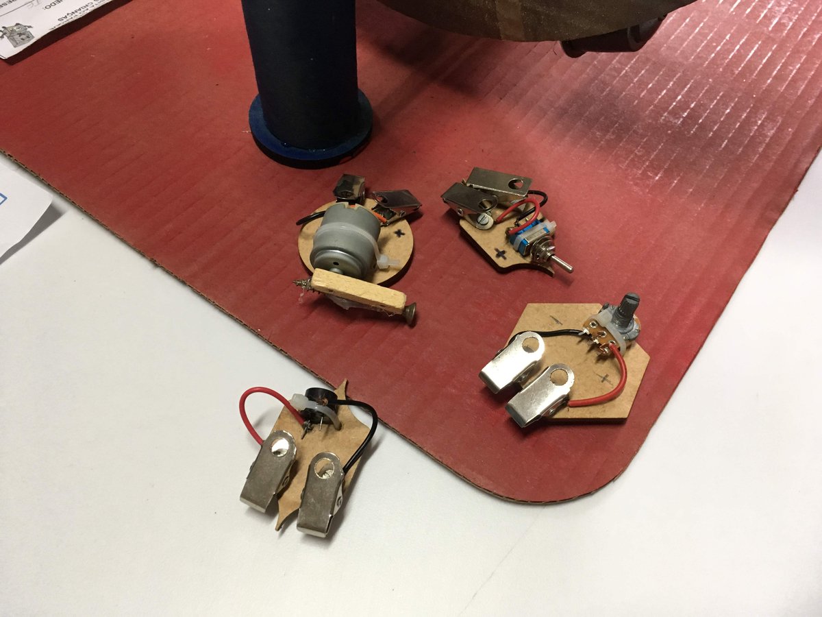 smartinseb's tweet photo. From my recent visit to @RedeBdeAC - this gives me goosebumps! @paperoberta taught herself how to make circuit blocks for students with cheap materials & laser-cut scraps from a factory nearby. The jitterbug is one of the creations kids made😍 #CircuitBlocks #AprendizagemCriativa https://t.co/hiFYKtB9u7