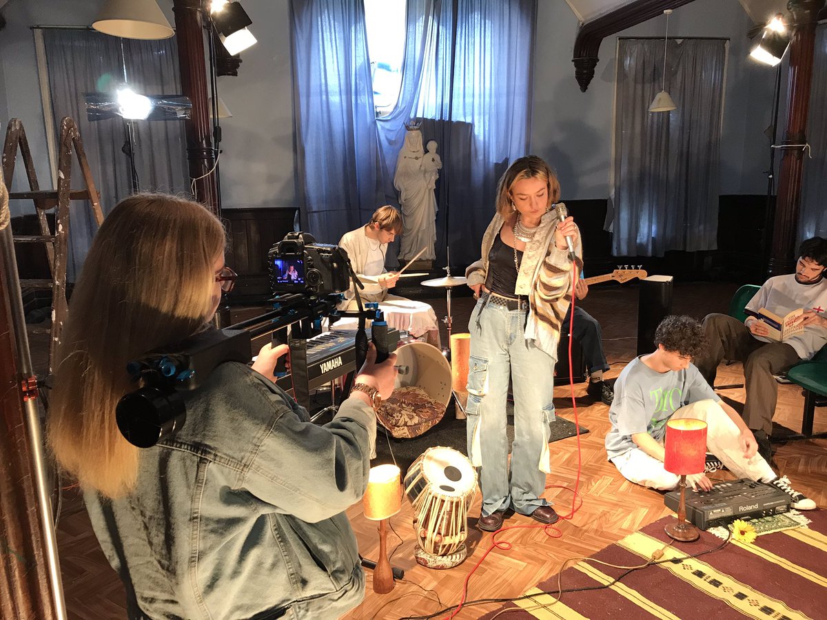 TobyShawPhoto's tweet photo. Teaching a group of young enthusiastic kids on how to film a music video! #tobyshawphoto https://t.co/QhkhQO7qai